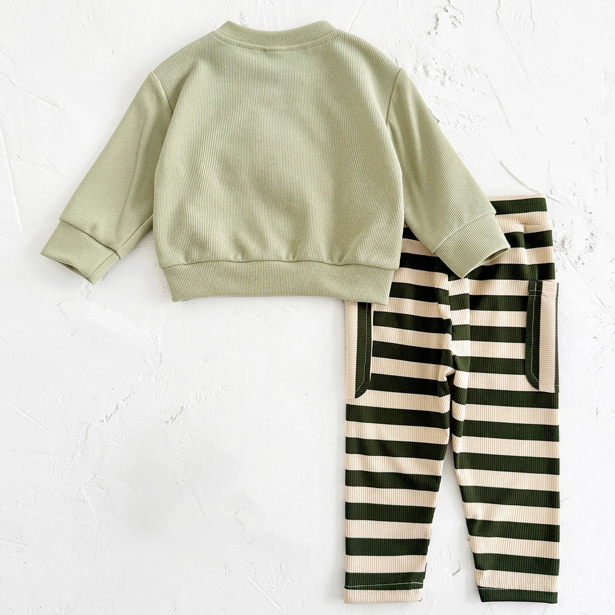 Cozy Two-Piece Outfit Set – Soft Top & Matching Bottoms