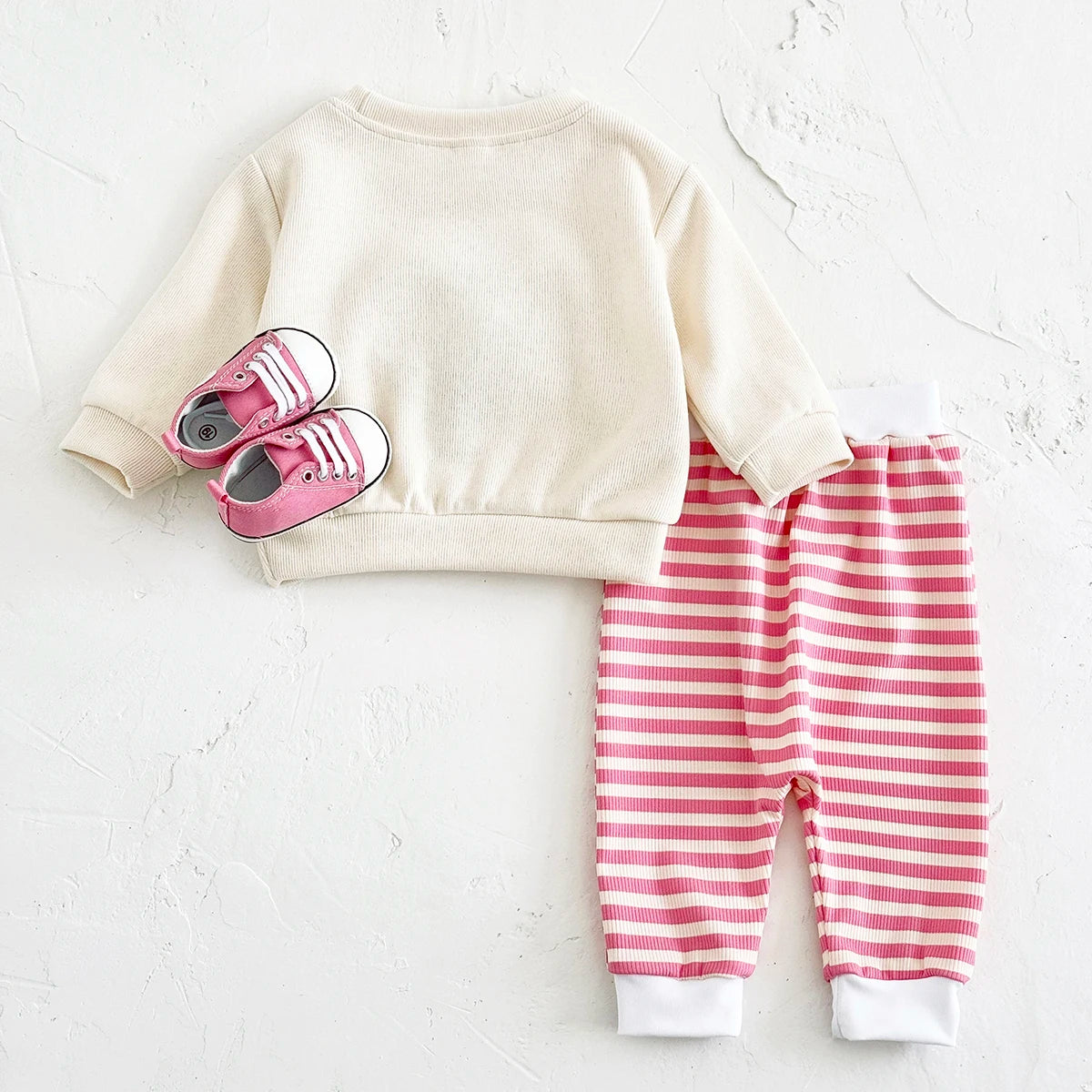 Cozy Two-Piece Outfit Set – Soft Top & Matching Bottoms