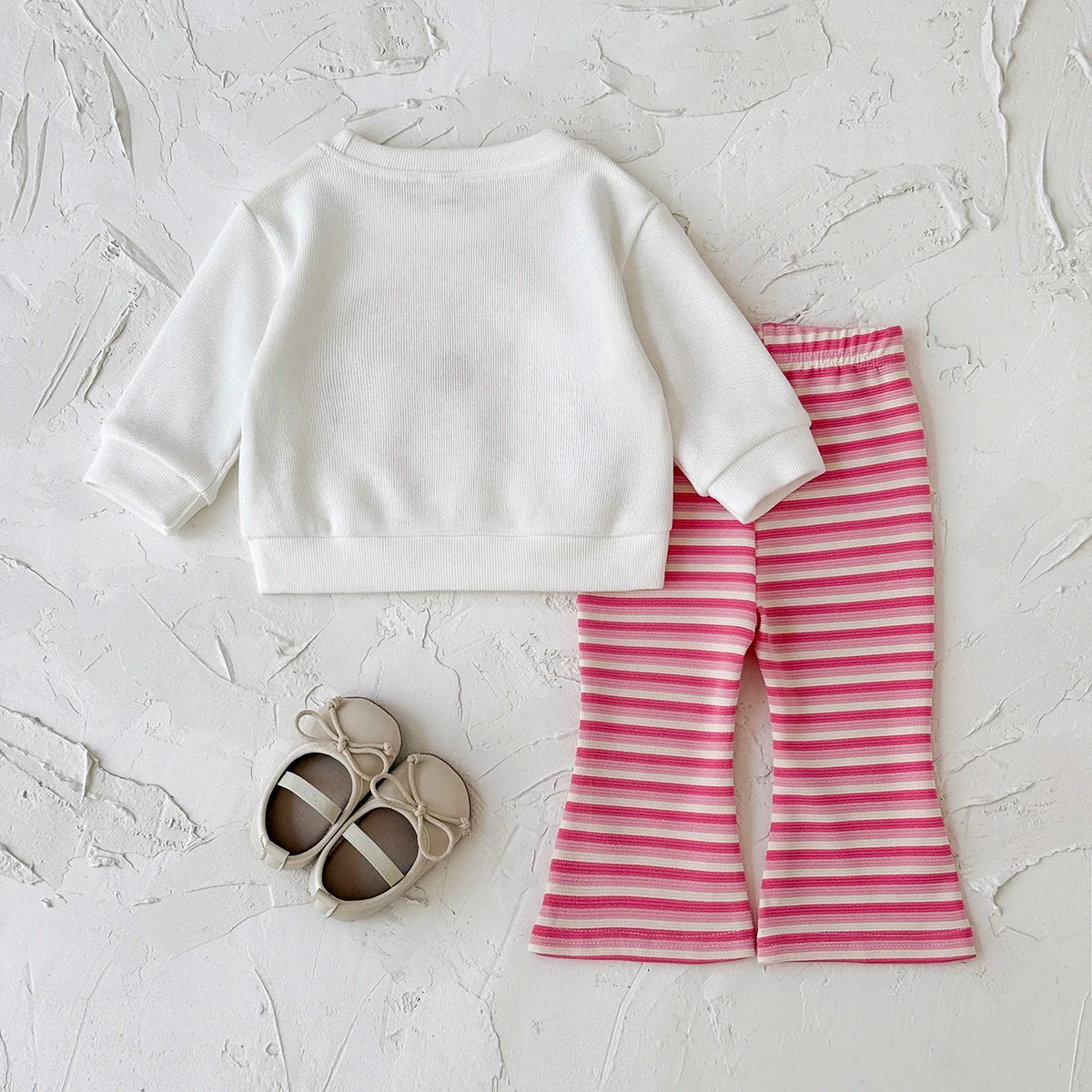 Cozy Two-Piece Outfit Set – Soft Top & Matching Bottoms