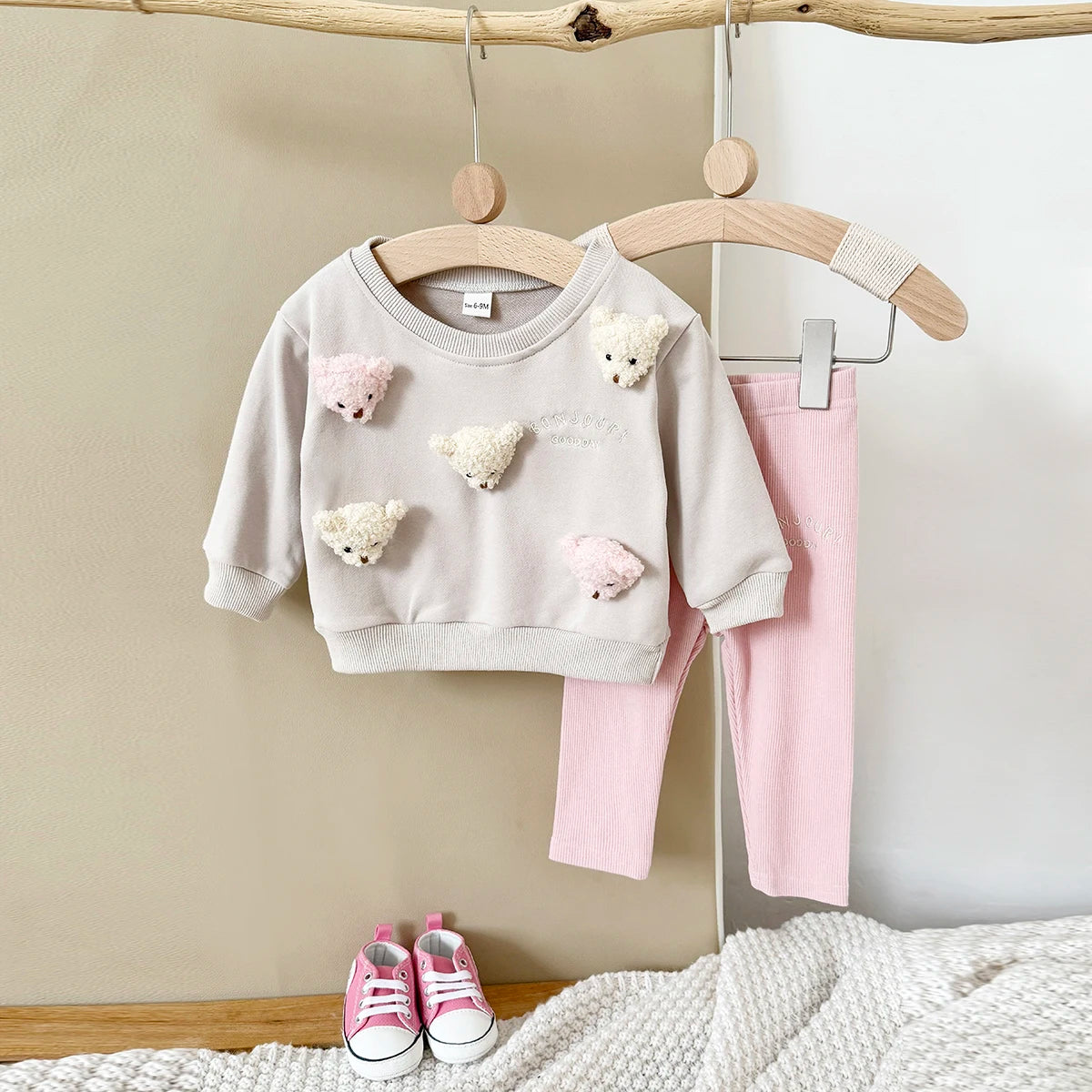 Cozy Two-Piece Outfit Set – Soft Top & Matching Bottoms