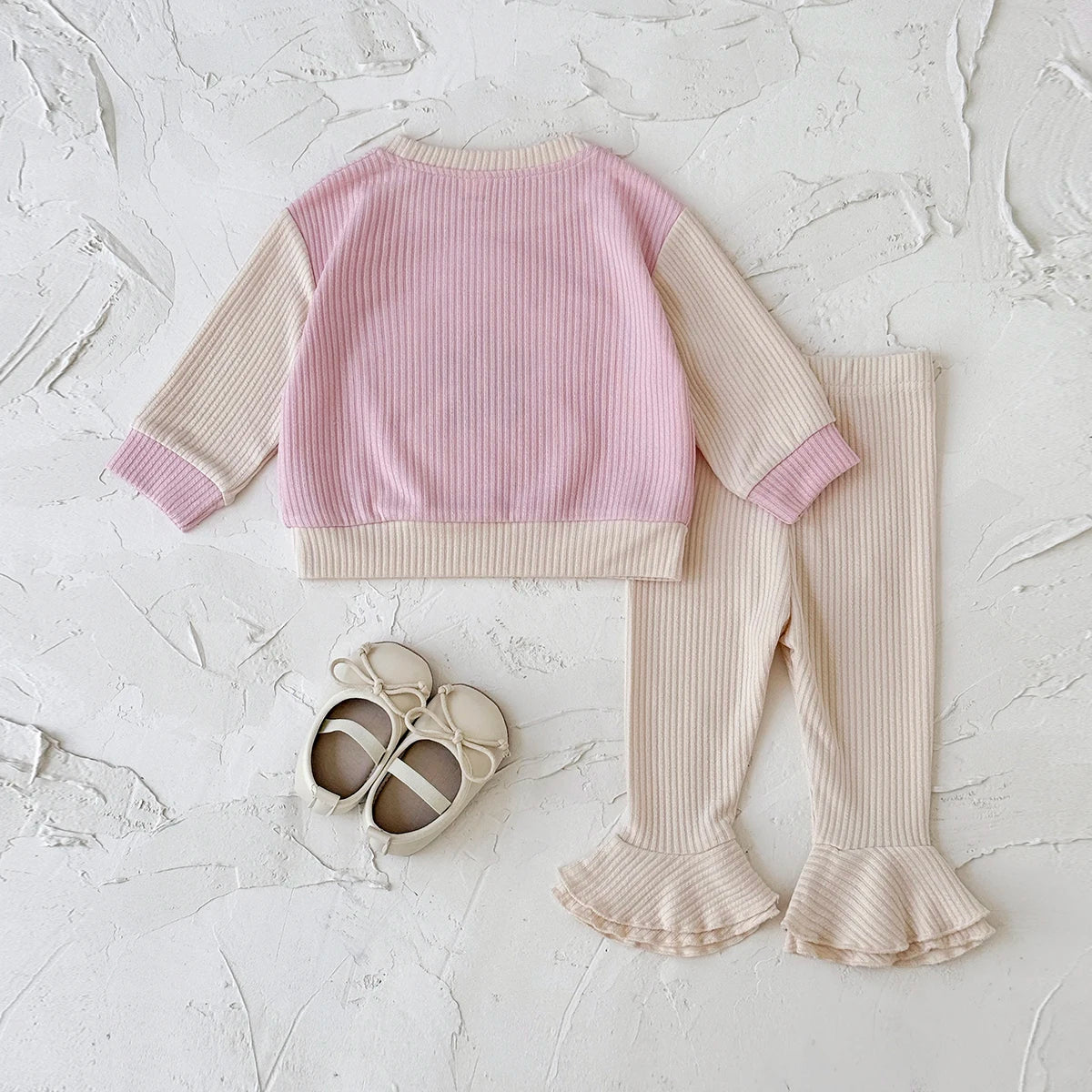 Cozy Two-Piece Outfit Set – Soft Top & Matching Bottoms