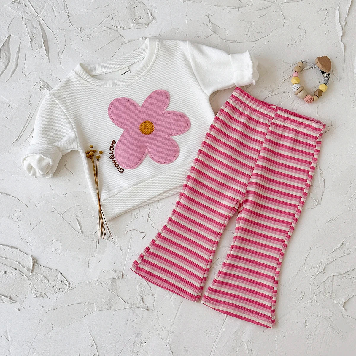 Cozy Two-Piece Outfit Set – Soft Top & Matching Bottoms