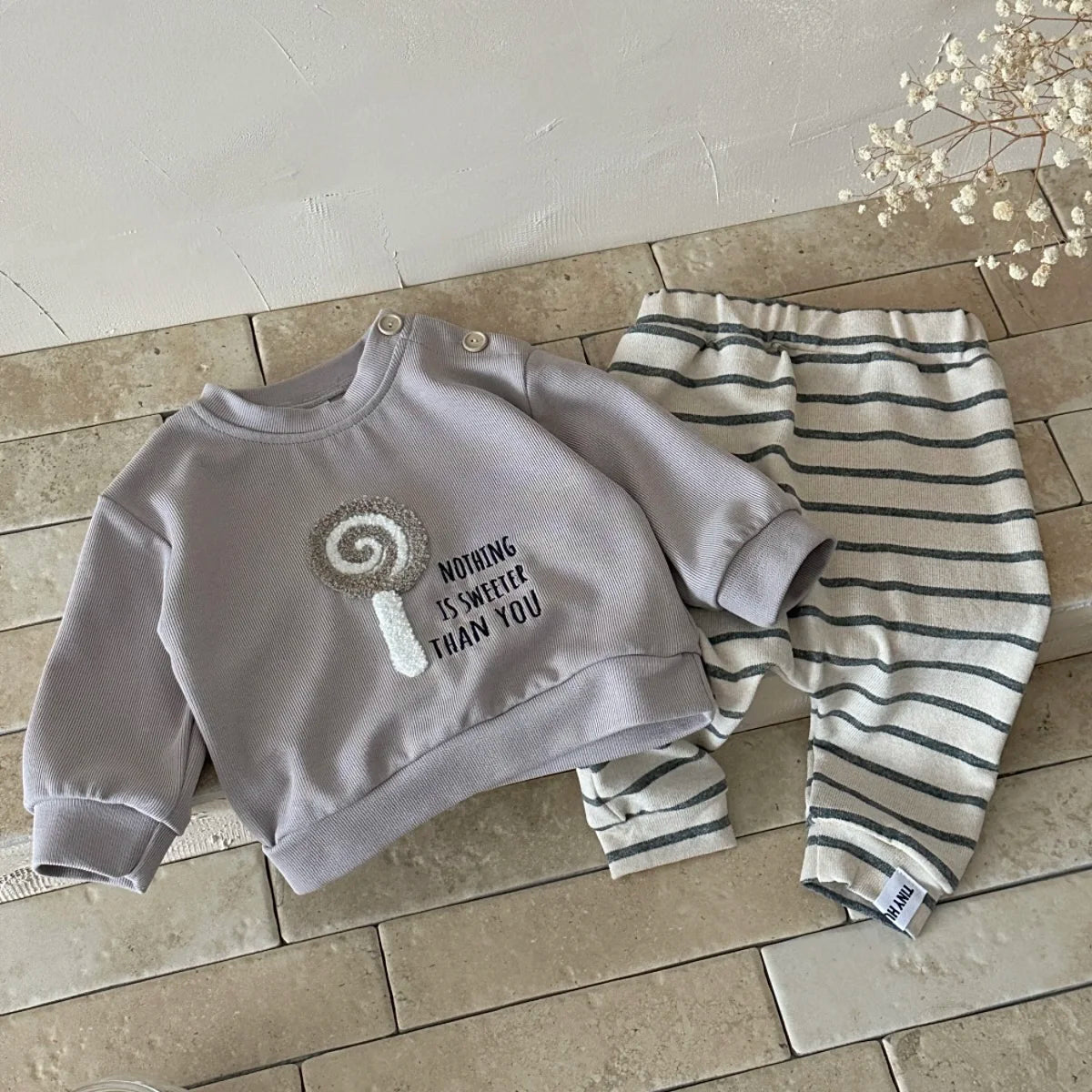 Cozy Two-Piece Outfit Set – Soft Top & Matching Bottoms