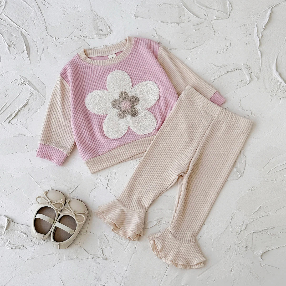 Cozy Two-Piece Outfit Set – Soft Top & Matching Bottoms