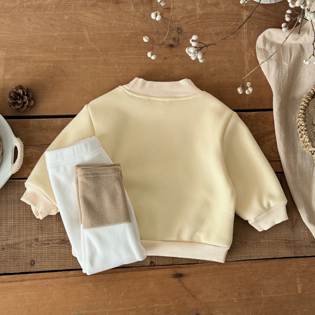 Cozy Two-Piece Outfit Set – Soft Top & Matching Bottoms