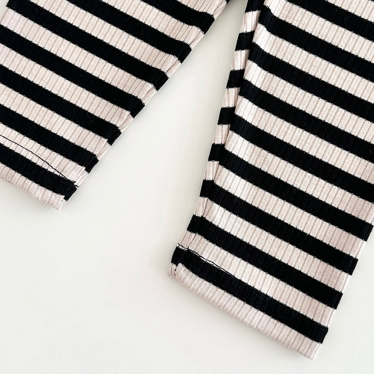 Cozy Two-Piece Outfit Set – Soft Top & Matching Bottoms