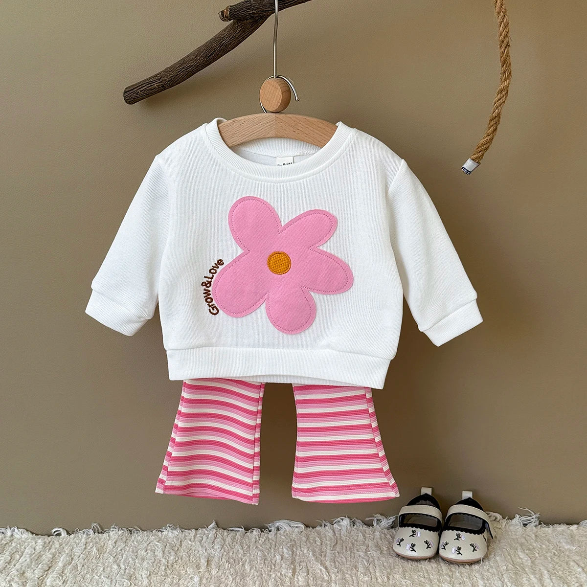 Cozy Two-Piece Outfit Set – Soft Top & Matching Bottoms