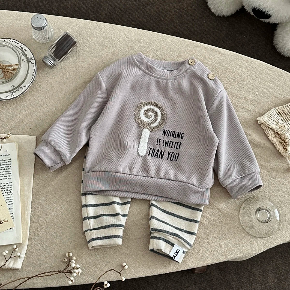 Cozy Two-Piece Outfit Set – Soft Top & Matching Bottoms