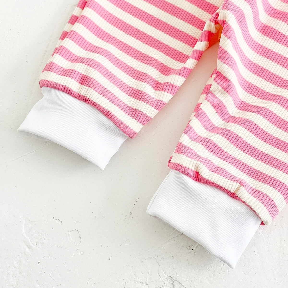 Cozy Two-Piece Outfit Set – Soft Top & Matching Bottoms