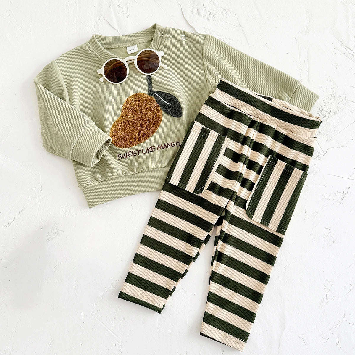 Cozy Two-Piece Outfit Set – Soft Top & Matching Bottoms