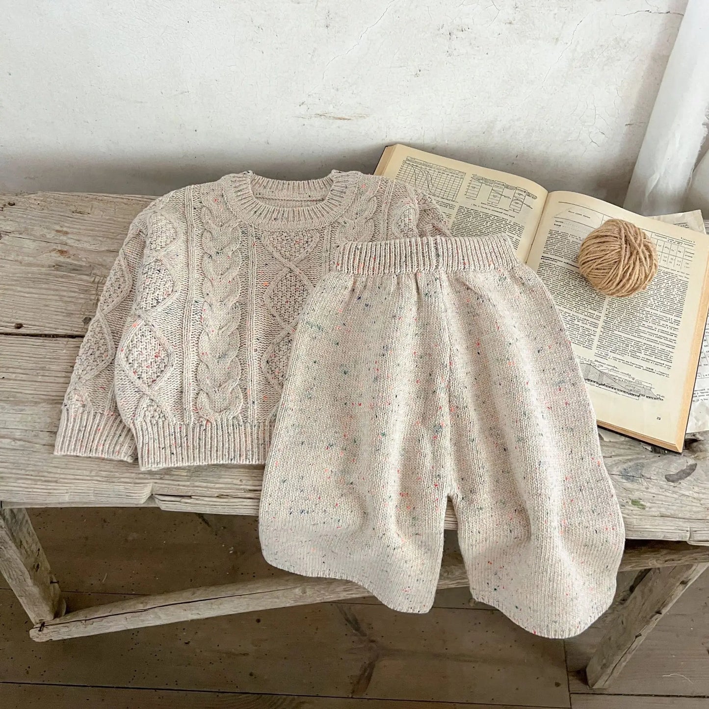 Cozy Two-Piece Outfit Set – Soft Top & Matching Bottoms