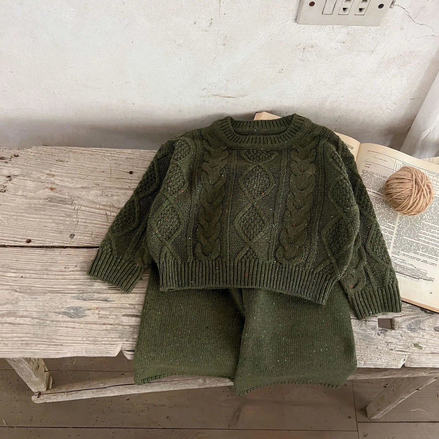 Cozy Two-Piece Outfit Set – Soft Top & Matching Bottoms