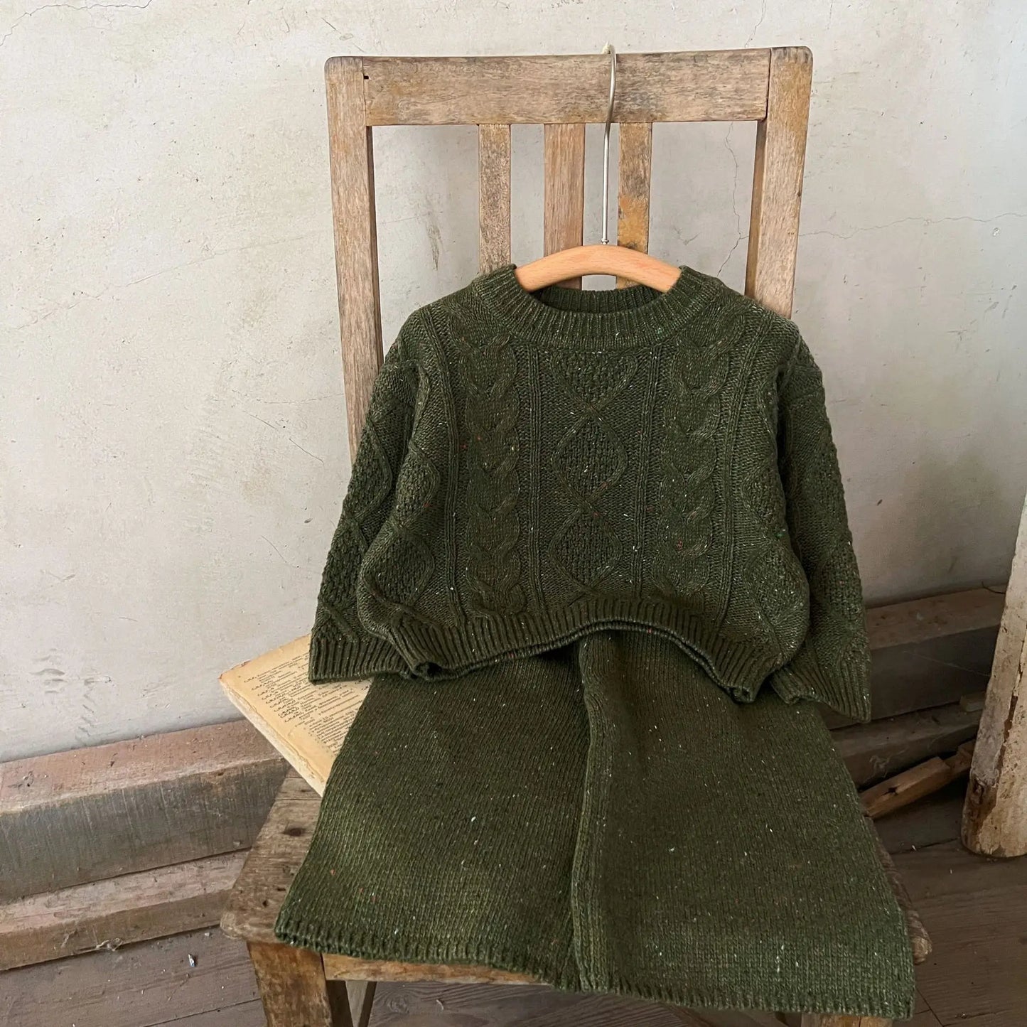 Cozy Two-Piece Outfit Set – Soft Top & Matching Bottoms